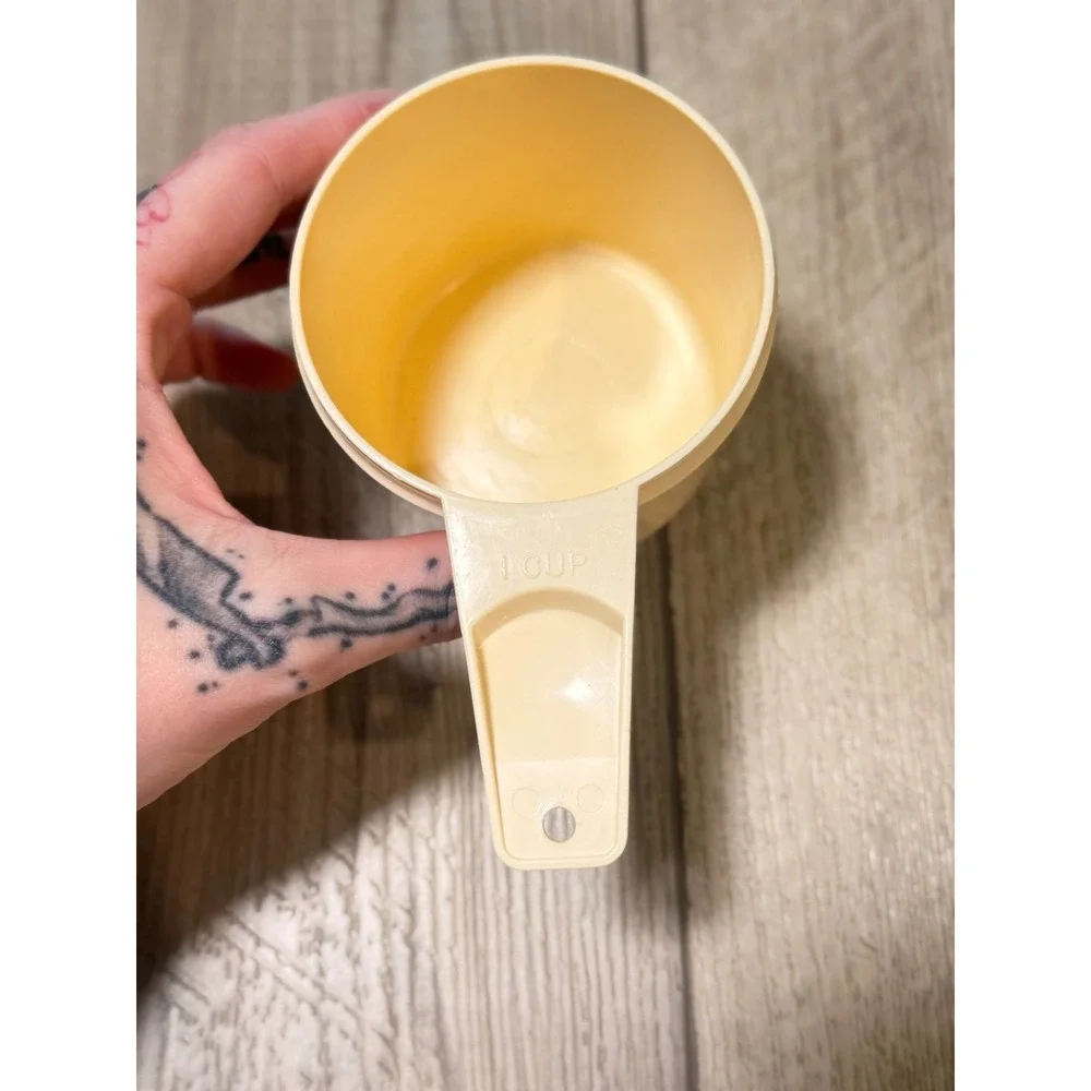 Tupperware Vintage Harvest Gold Measuring Cup Set 6 Piece Nesting Retro 1970s